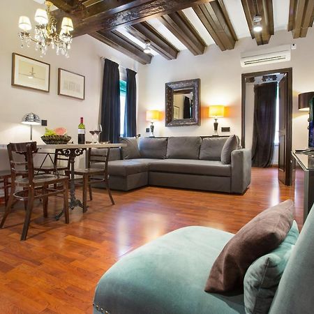 Stay U-Nique Apartments Carretes Barcelona Bagian luar foto