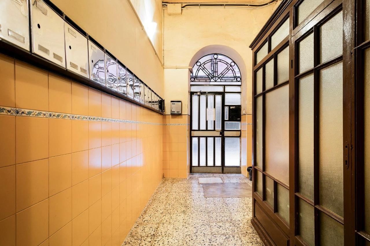 Stay U-Nique Apartments Carretes Barcelona Bagian luar foto